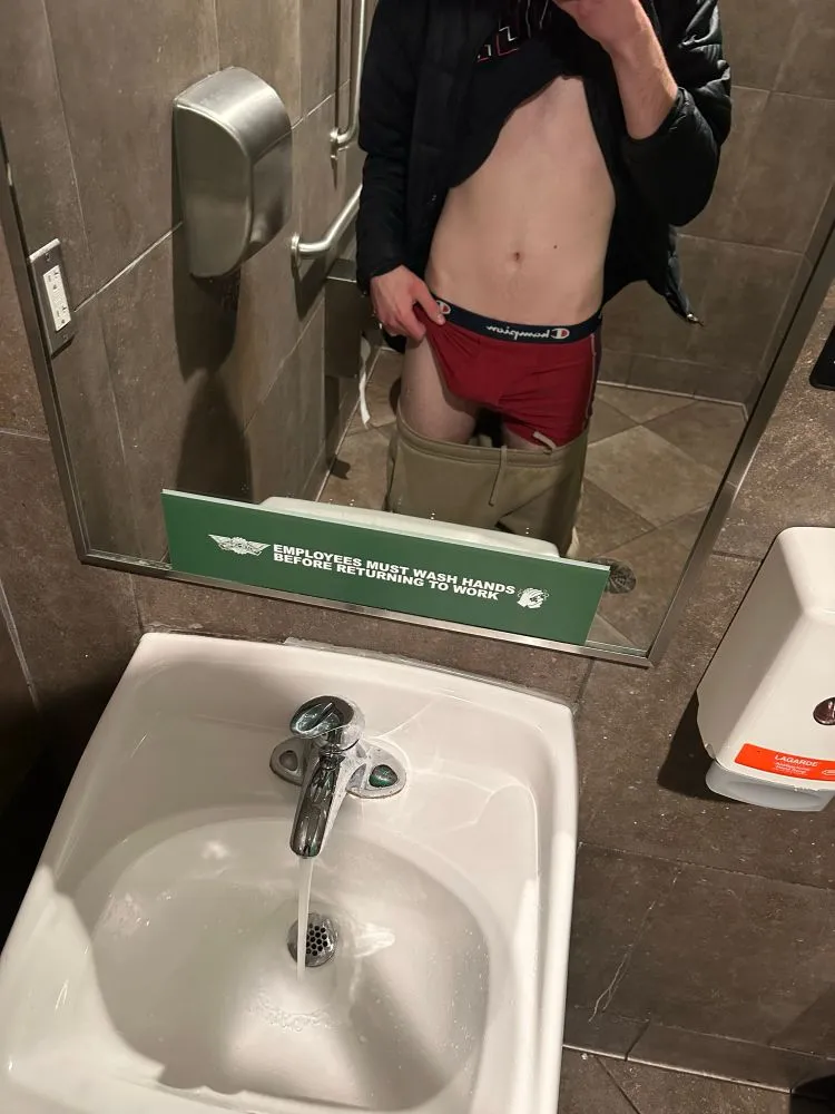 18 hmu im in public restroom!