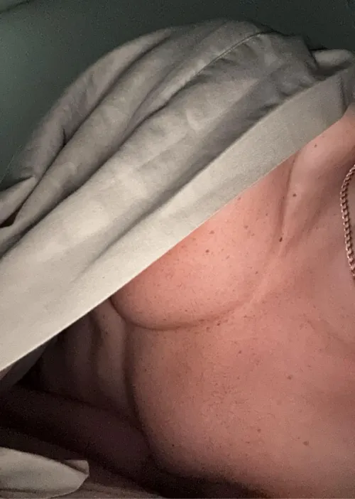 29m4m fit footy dude looking for similar fit masc guys only. Down to chill. Can host Sutherland shire. Dm a pic!