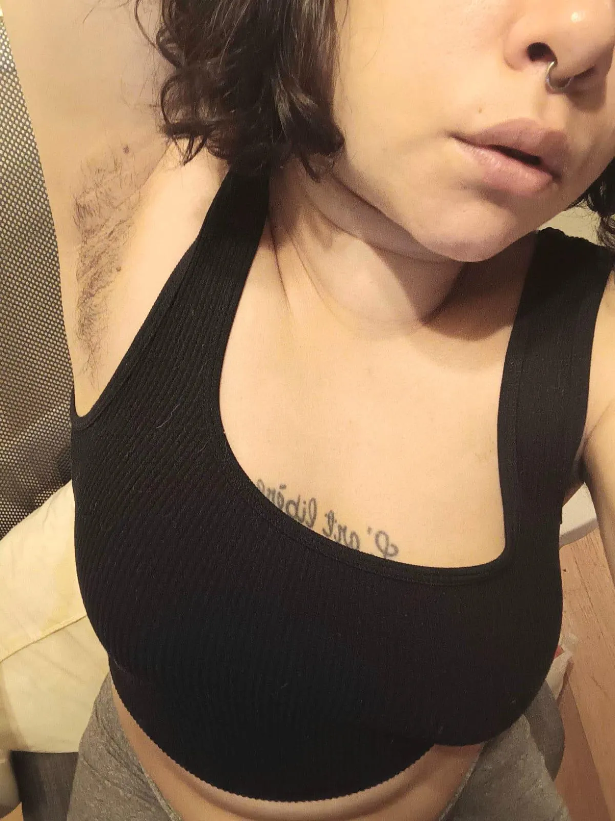 a goddess who wants her armpits licked