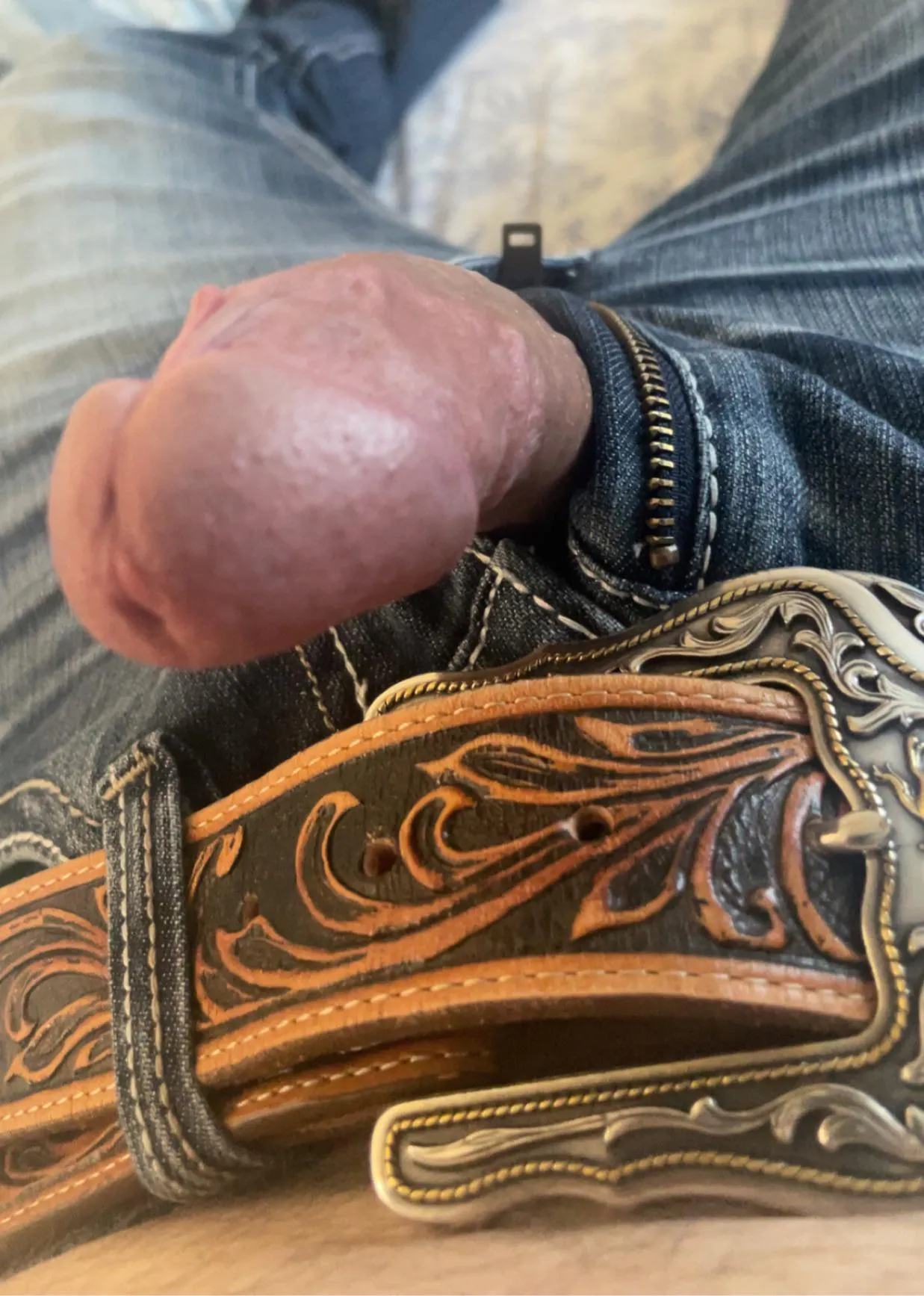 After a long day to come home and have a wank makes it all worth while.