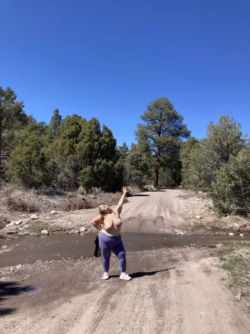 Any other sapphics wanna go frolicking topless in forest with me? 🌳☀️