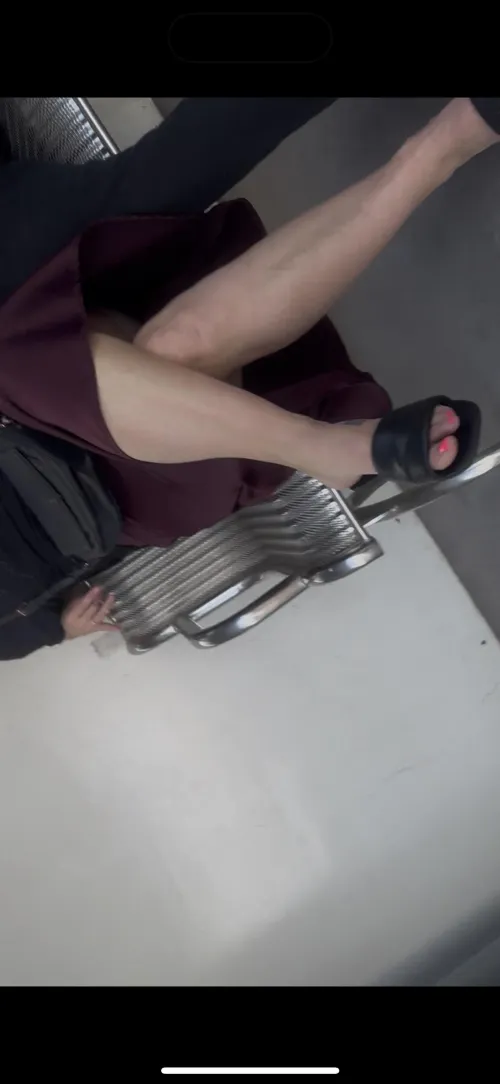 anyone down to trade feet pics that they have i’m a guy and have many girls feet pics public included