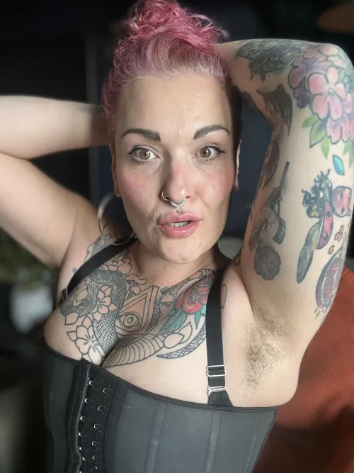 Armpits that make you wanna bury your face in them 😋