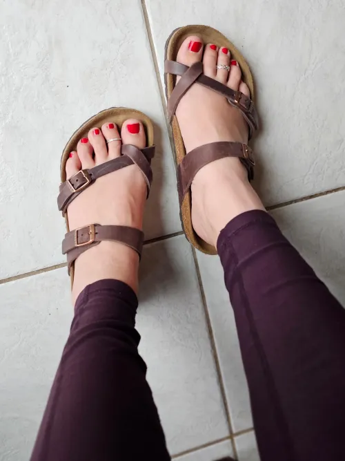 Birks & yoga pants 😍