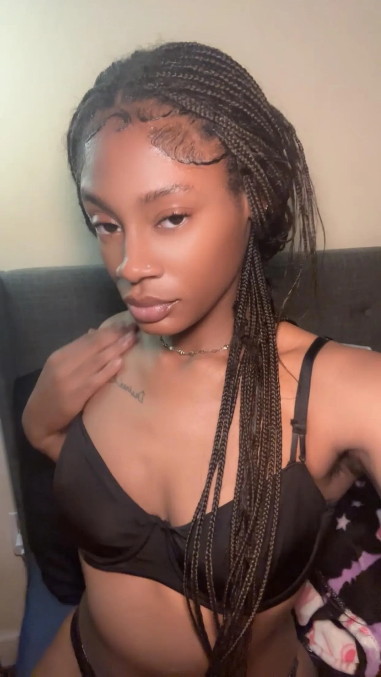 Black bra for the win