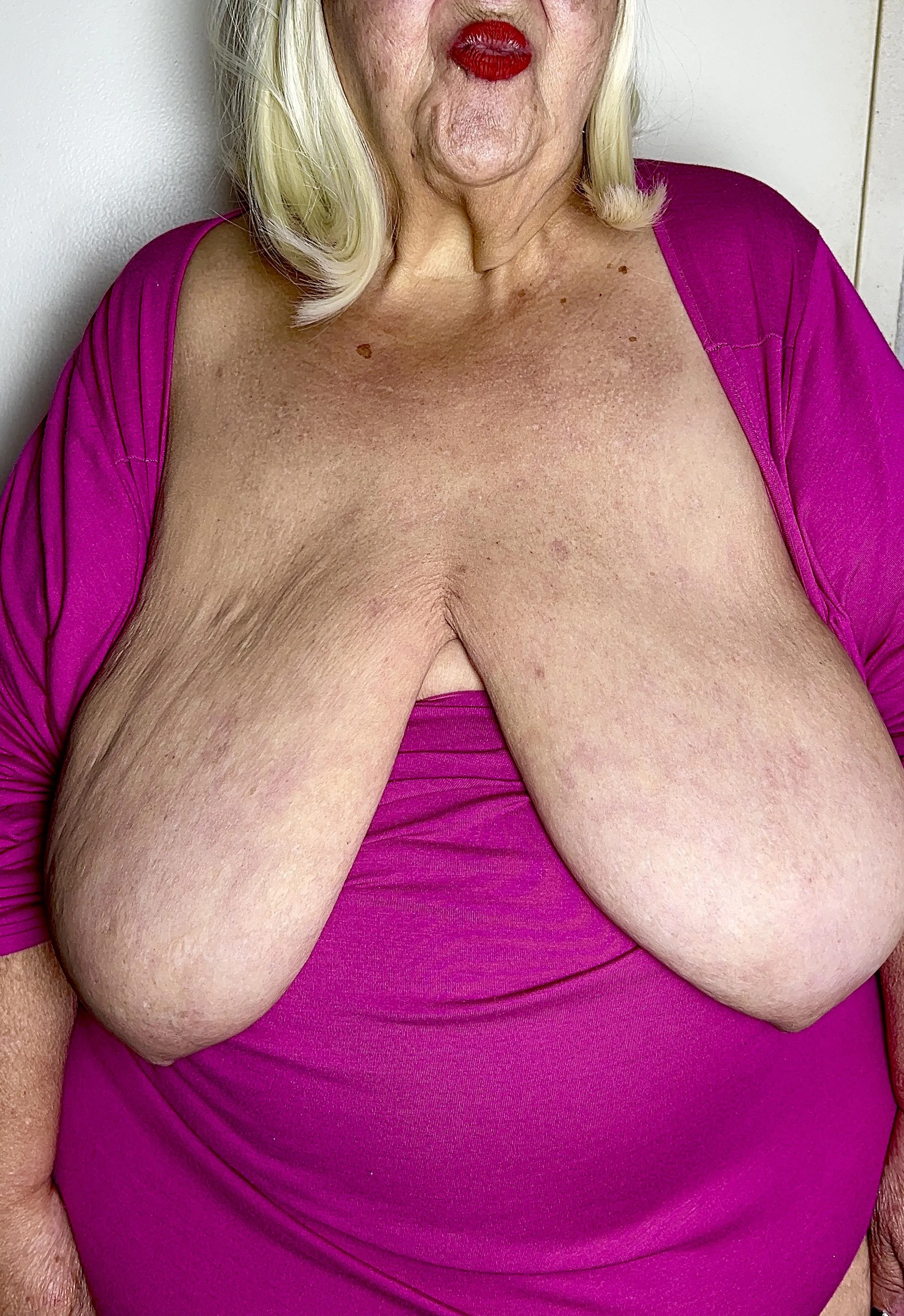 Do you like my red lips?