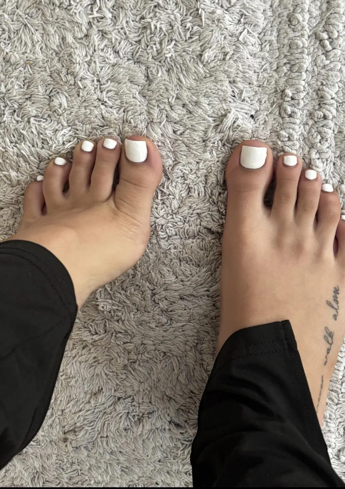 Does anyone know about your foot fetish or is it a total secret ? 🤫