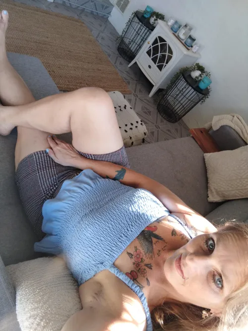 Hey there who thinks I'm hot...give me a good rating..