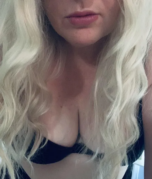 How do you feel about curls…[NeighborhoodMILF]