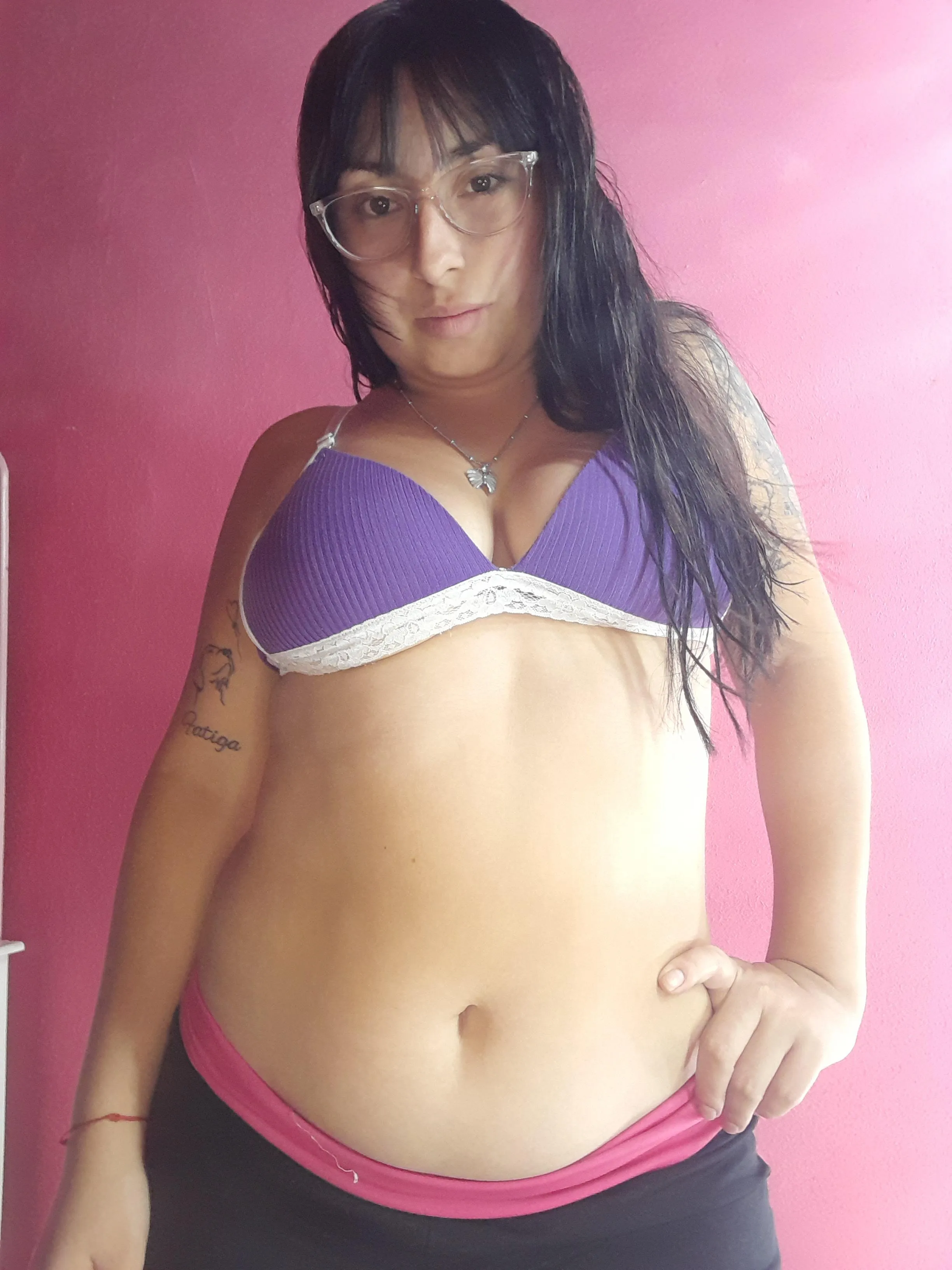 I want you to take a good look at my belly button and tell me what you like.