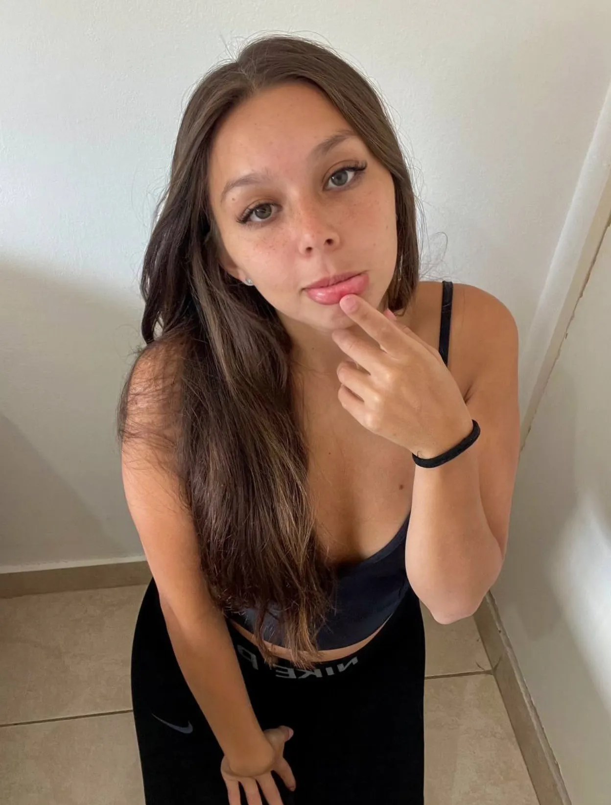 I’m 18 and such a nerd.. older men never see me and it makes me sad