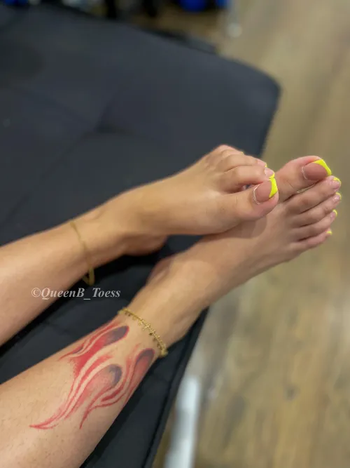 It’s feet Friday show me love 😝🦶🏻