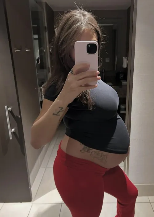 Look at the size of her titties