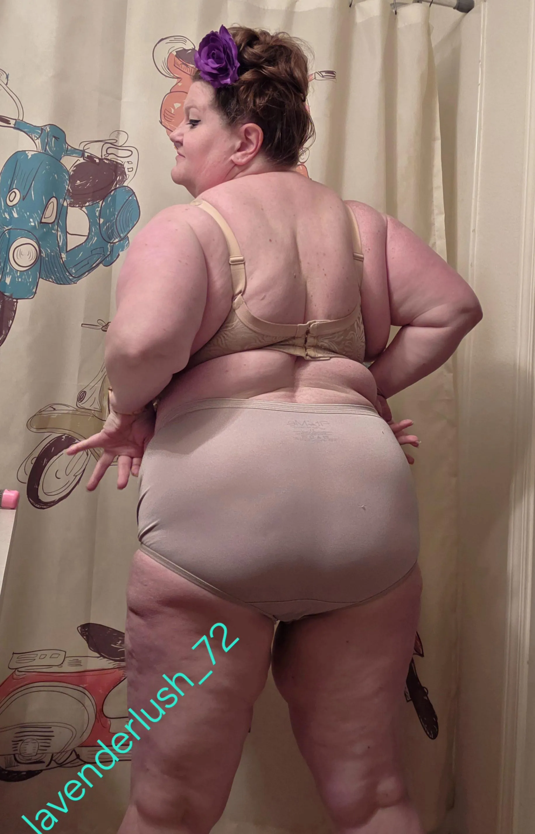 Phat 🍑 in granny panties 🩷 [F52]