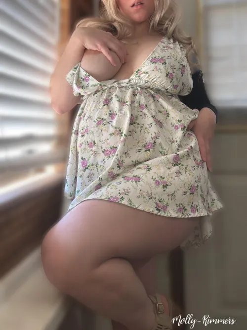 Pregnant ladies look sexy in anything, but sundresses are mesmerizing.