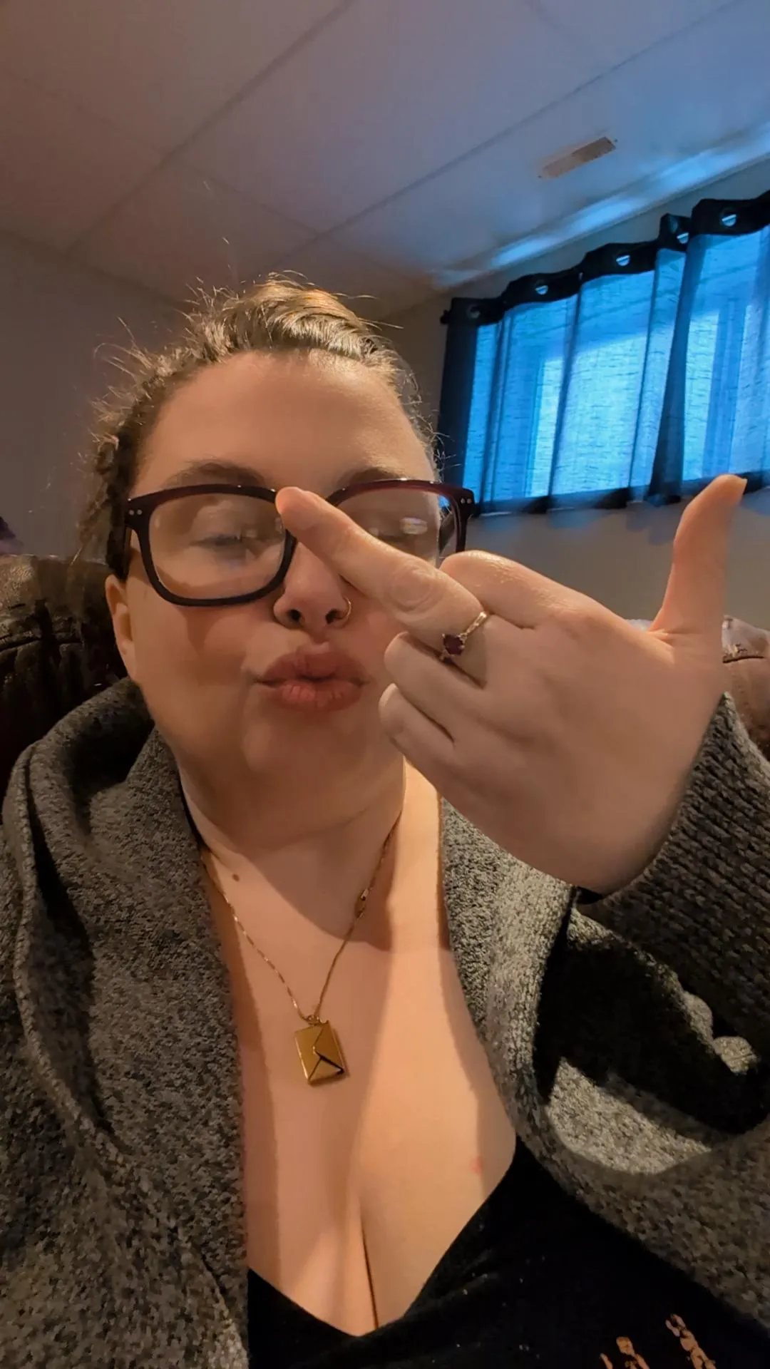 Send and then send again! 🖕💋