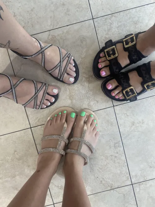 So many toes you don’t know what to do with yourself