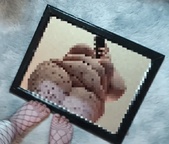 squint harder for Me, hun. it's adorable what you'd do to remove the pixels.