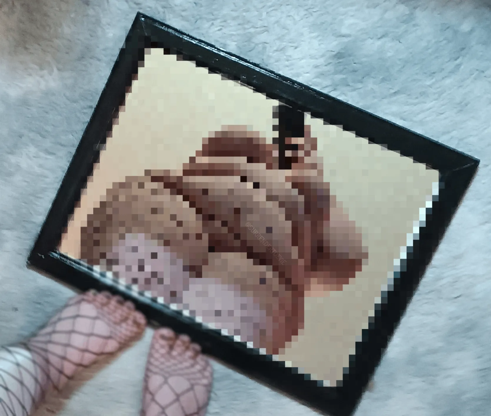 squint harder for Me, hun. it's adorable what you'd do to remove the pixels.