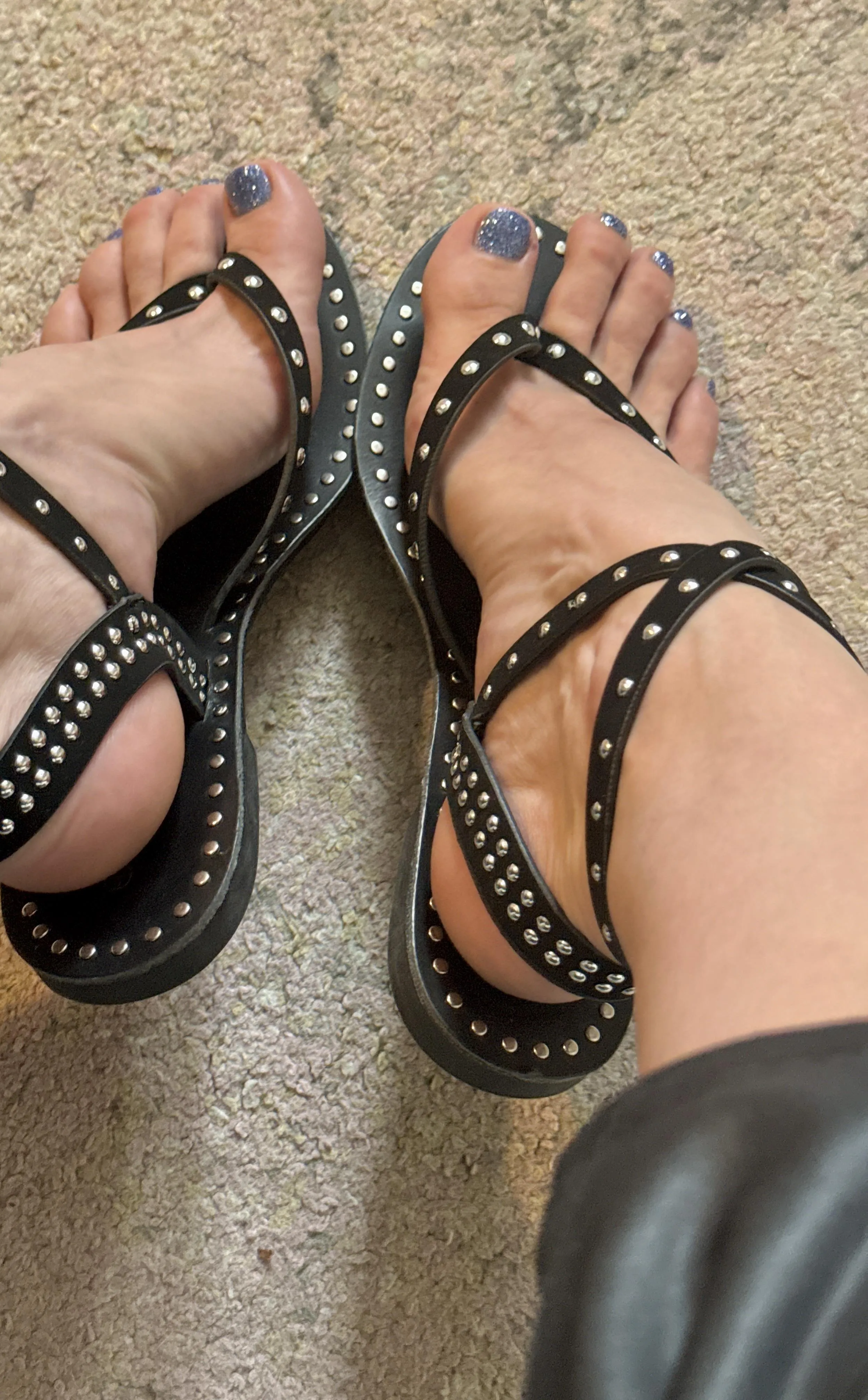 Straps and thongs…so much to like huh?! 🫦😍