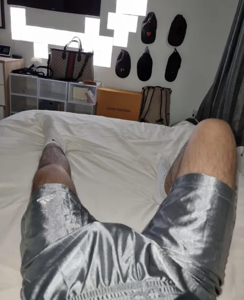 Sup bros. Any dudes wanna nut in basketball shorts with me. Pm me I got snap