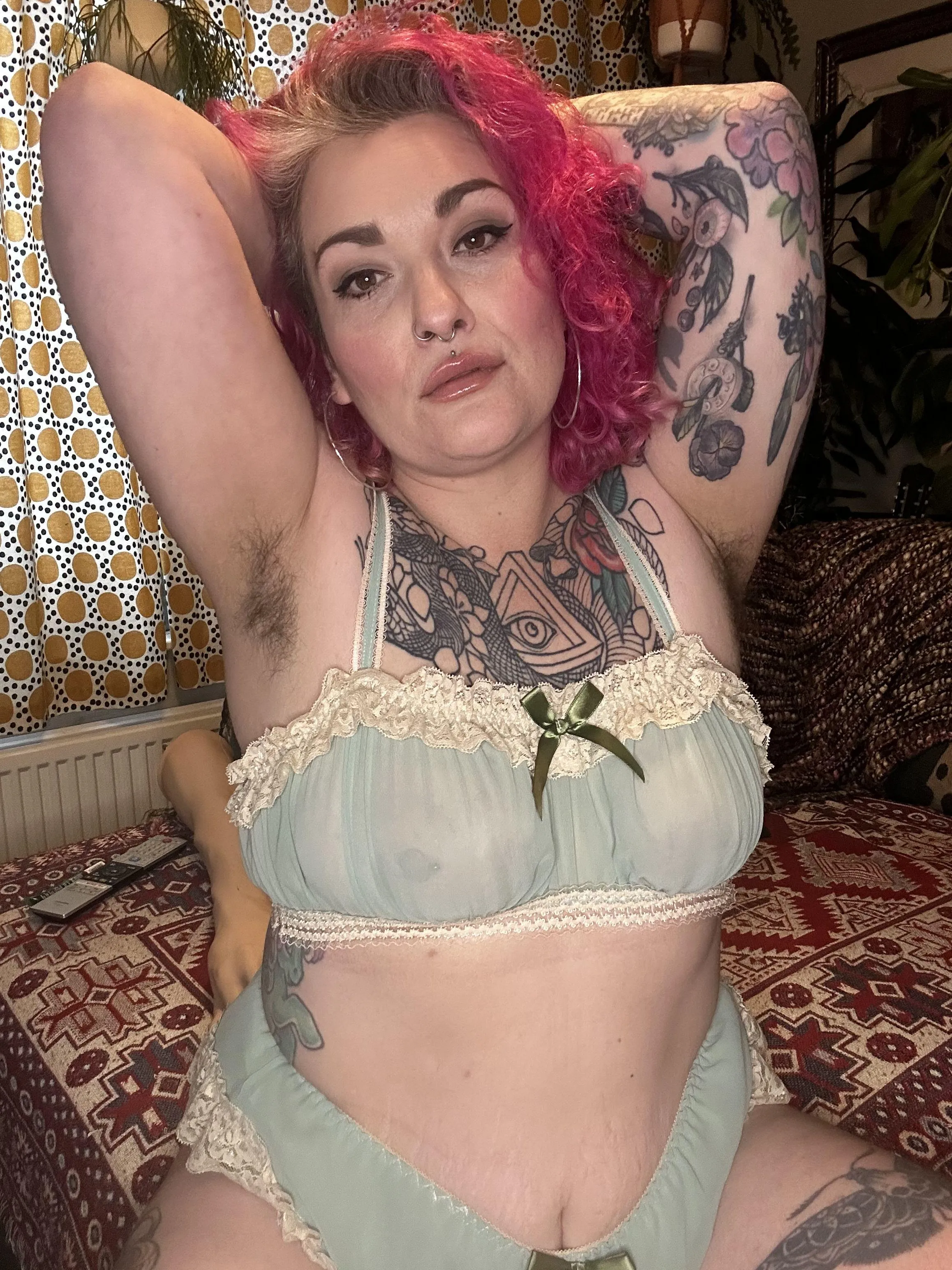 The beginning of a hairy adventure: exploring the depths of my Mummy's armpits.