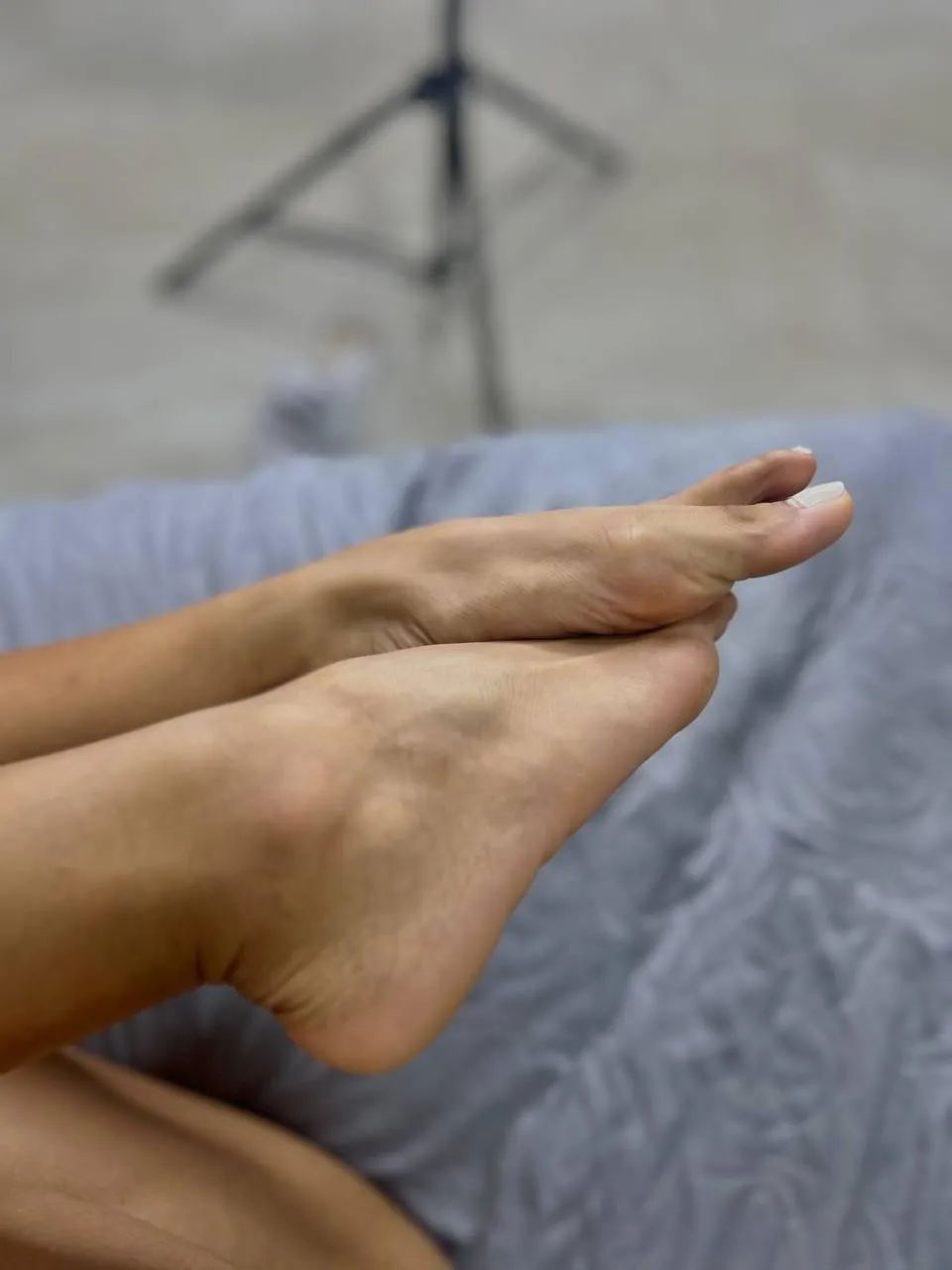 Who wants to lick my feet