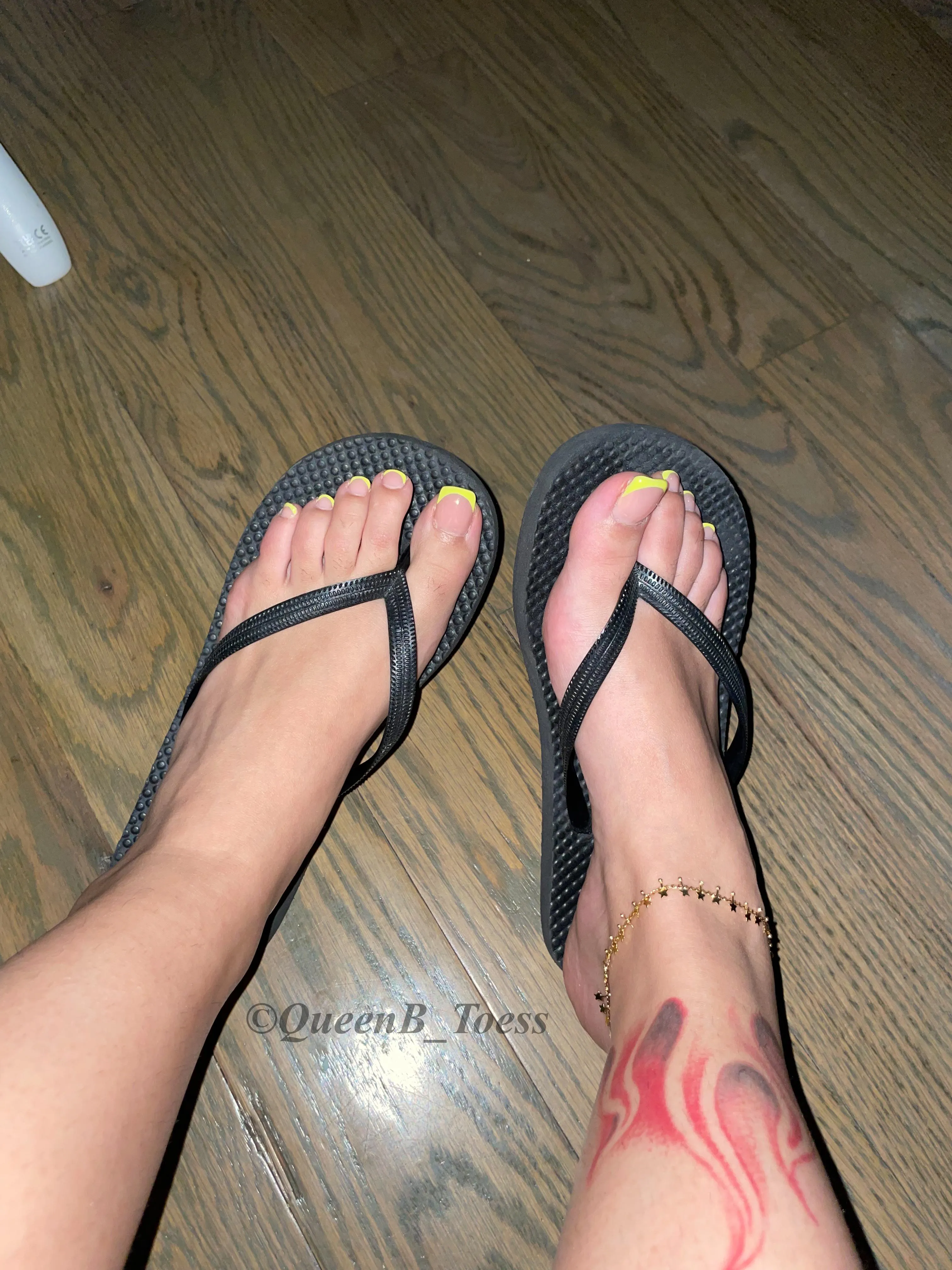 Yellow French pedi for the win 😝🦶🏻