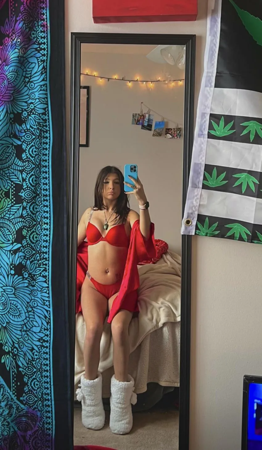 20F Want me to spice up your Monday?