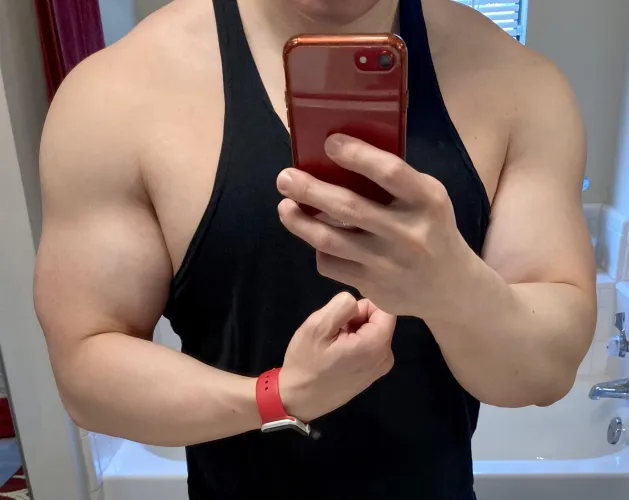 Arms looking good after gym 💪