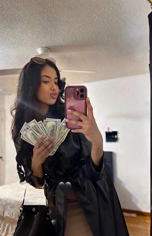 Don't worry dummy, your money is in good hands… mine. 💋 [findom]