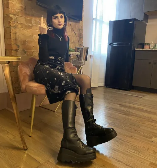 get to spoiling your goddess and stop being useless 🖕🏼 [findom]