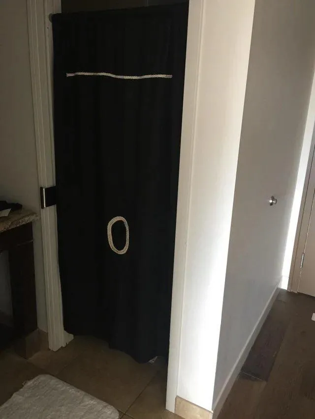 hosting this week in nyc, private gloryhole for guys who need worldclass draining. 32, nsa, clean. HMU