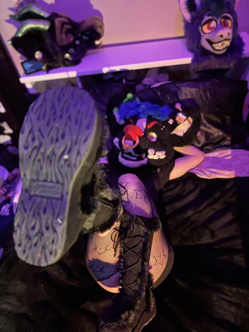 how do yall like my boots :3