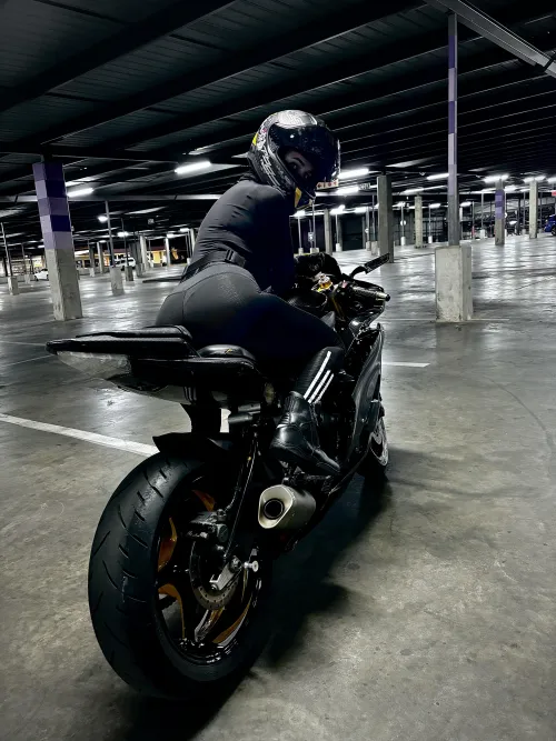 How’s going here? I wanna ride with someone, I have a R6