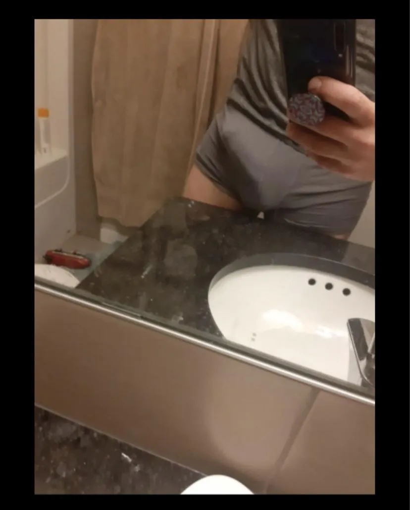 (M) Tonight Any females wanna party?