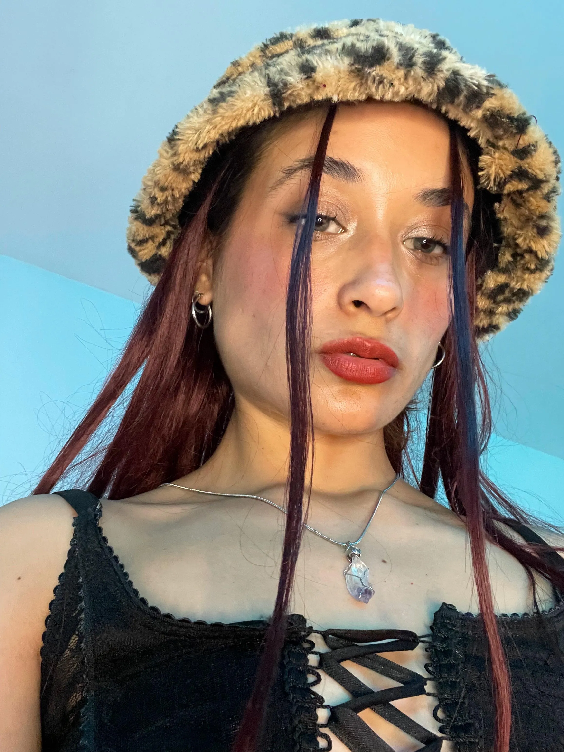 Me, watching my cell phone while i recive the notification of Throne