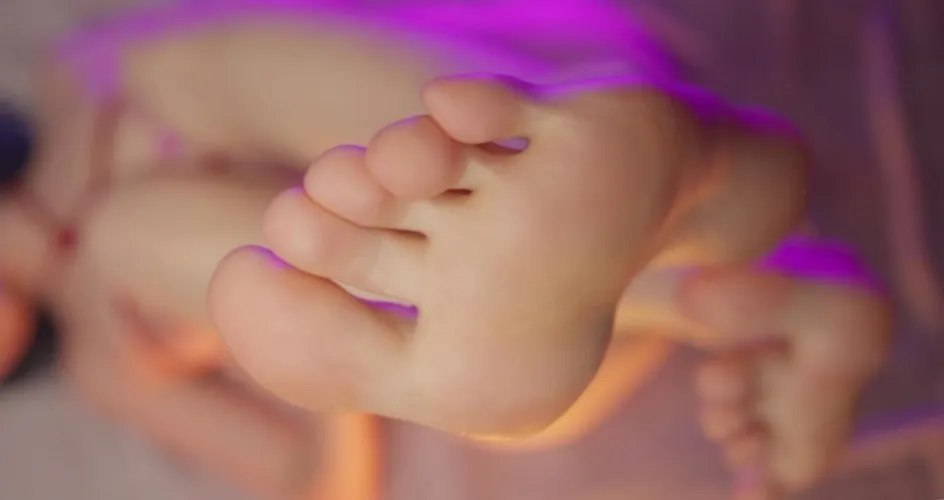 My feet are waiting for ur cum
