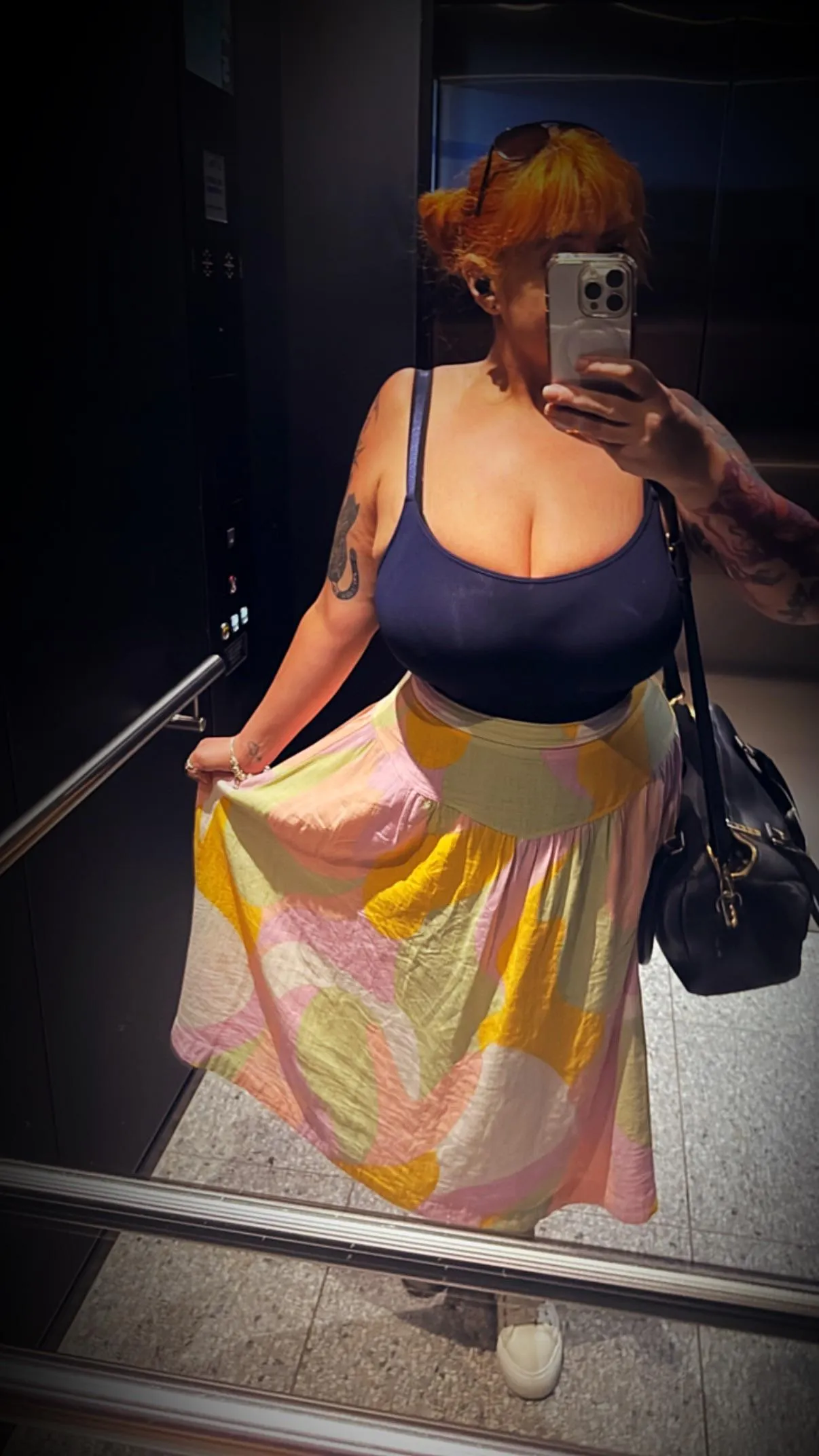 Start the day as a slave to the wage, finish it as a [findom] mistress to measly men 💅