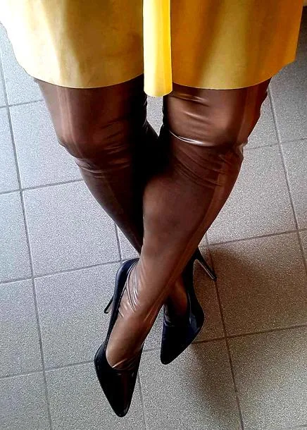 Suche jetzt Sissy, Femboy, DWT, TV in Latex und High Heels im Großraum Ruhrgebiet!