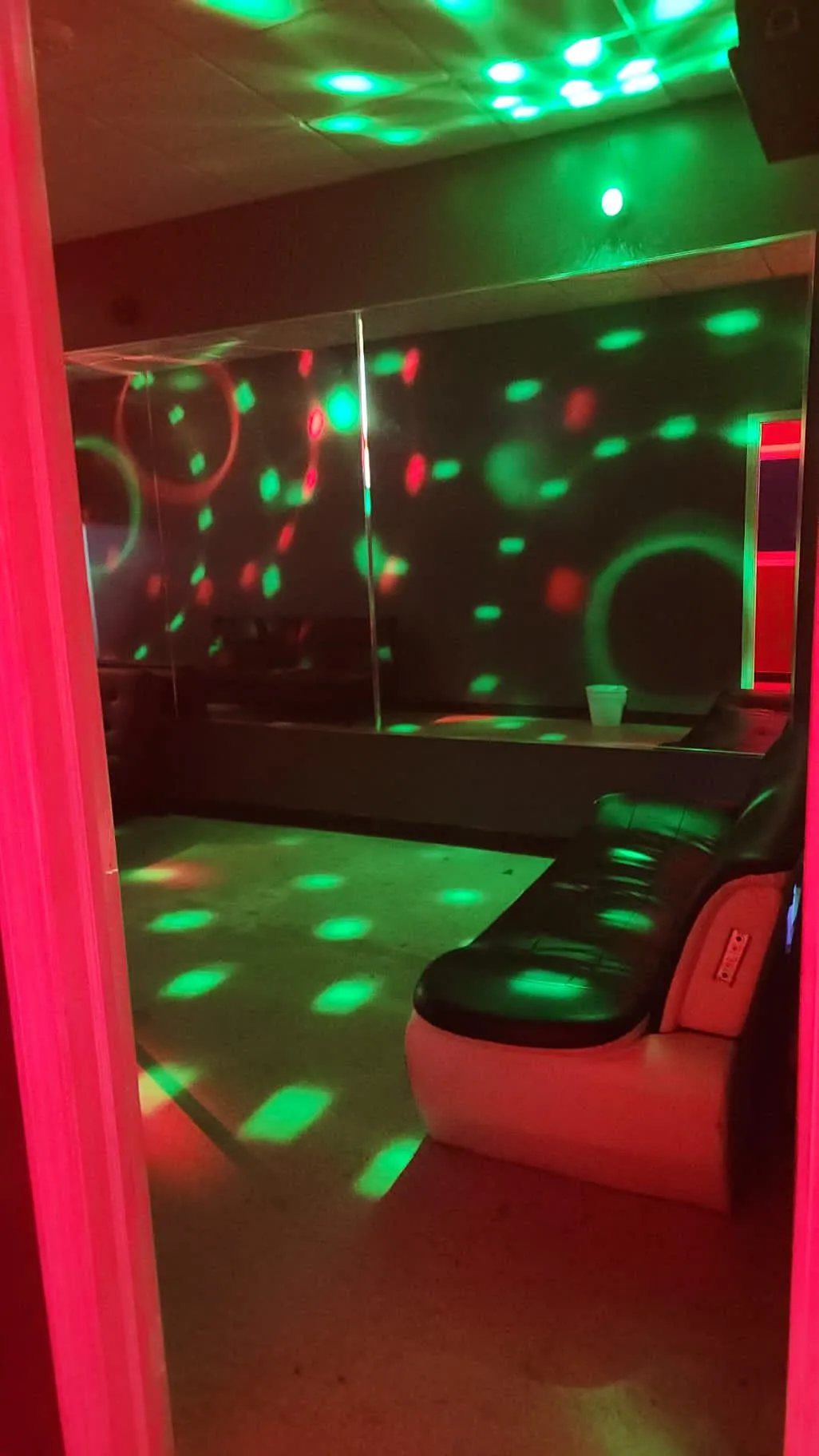 Sunday fun day at luna's Boutique..don't miss out come show this couples and ladys a fun time right now at luna's Boutique..couples and lady's free..double tequila shots free..single male's welcome..let's get this night started..males show up for t