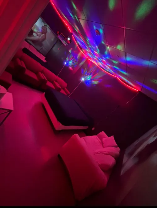 We open action at full swing at luna'sBoutique..don't miss out..couples and lady's free..come joint this beautiful couples and ladys ..come show them a good time..male's welcome.free drinks.