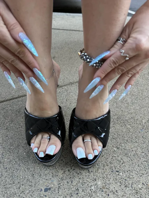 Would you like to see more of my nails? 😍