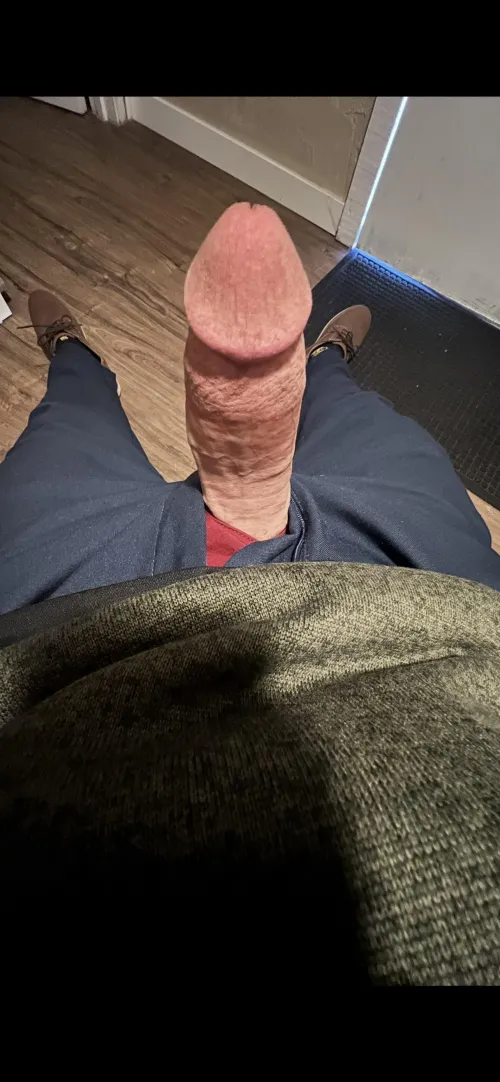 (39) slow rainy day at the office come sit on me