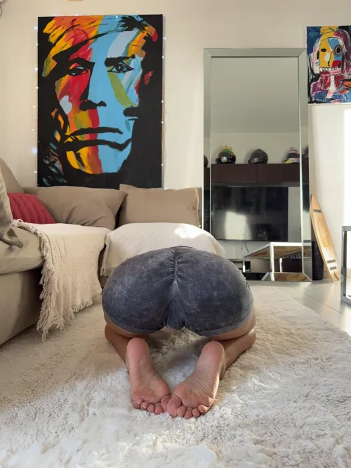 Do you like my feet? Clean them with your tongue 😈