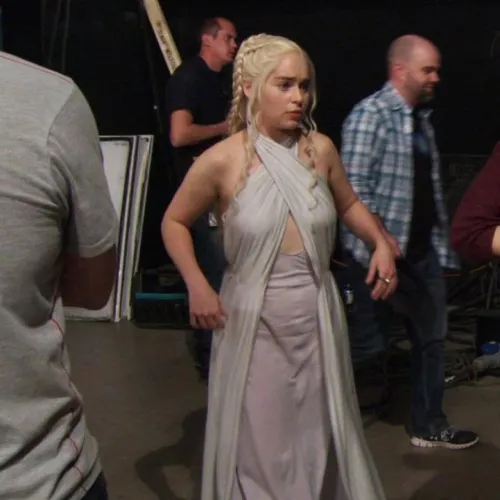 Emilia behind the scenes