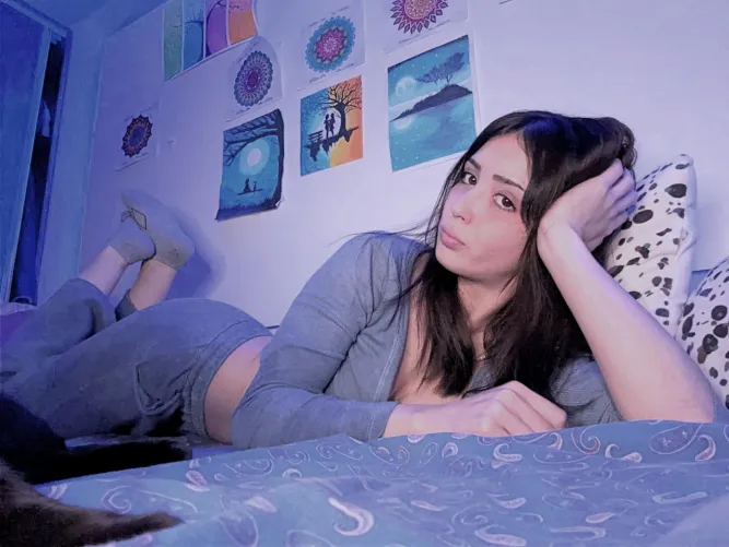 How would you manhandle me as your 18yo virgin girl, i need detailed answer no short answers allowed, i'm curious and looking at the comments for sure..