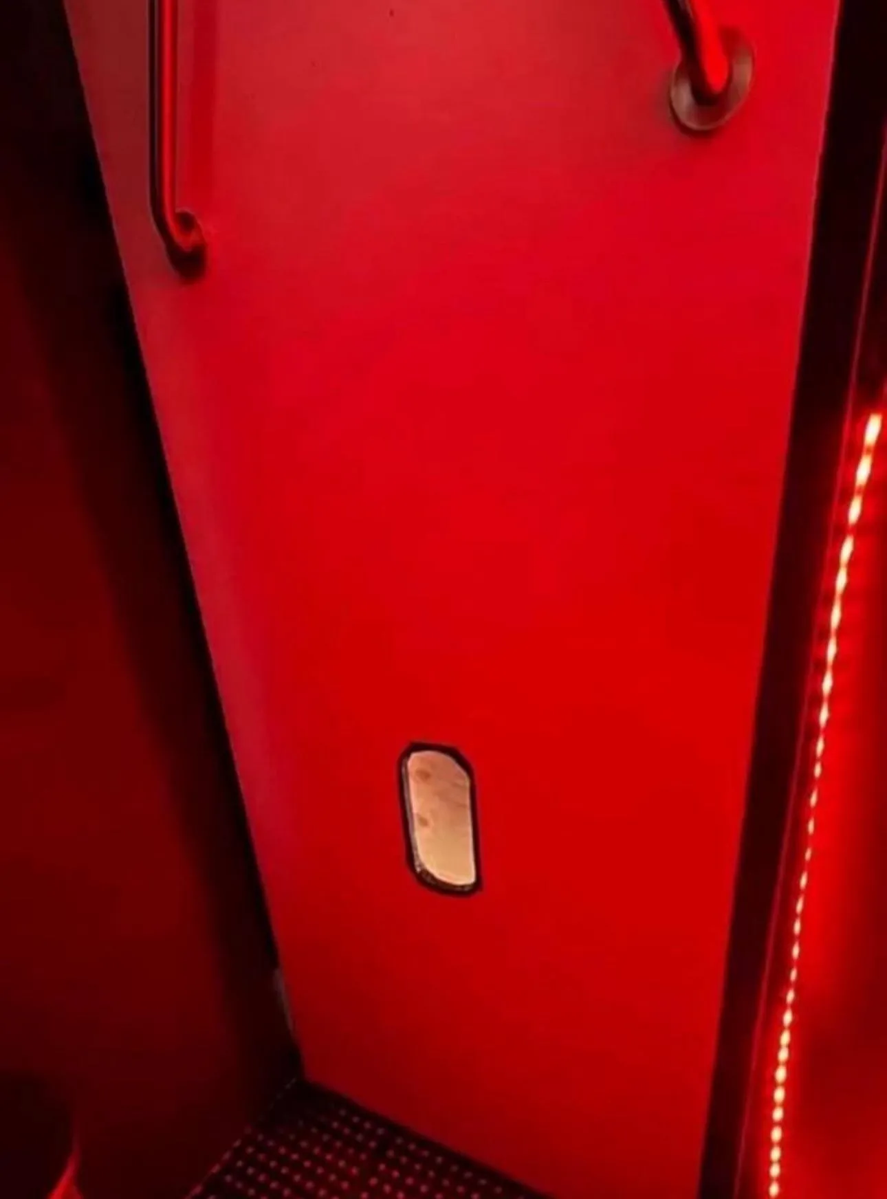 #Phoenix #Tempe Looking for HUNG men only. Hosting real wood Gl0ry H0le with private entrance at my home in Tempe. NSA DISCREET service - kum and go. No video recording, no drama. Cross streets are Baseline and McClintock in Tempe. Mouth or ass for you t