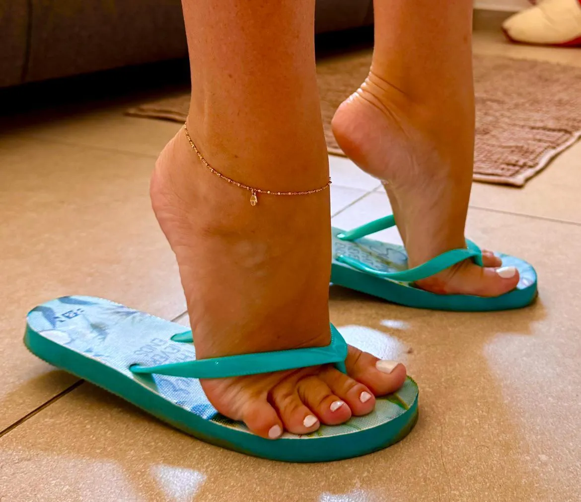 Size 3.5us tiptoeing 🤭