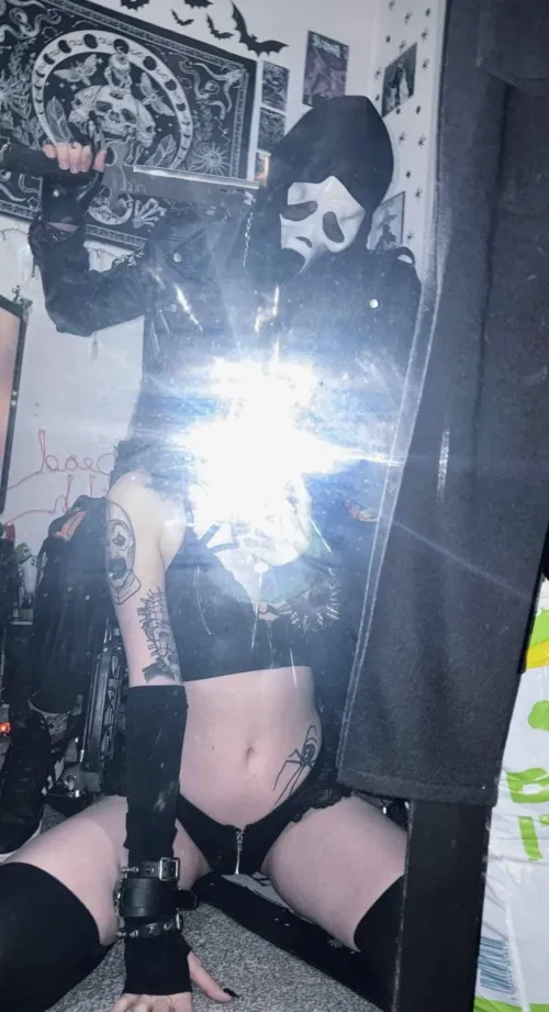 Tats and goth mommy, best combo don't you think?